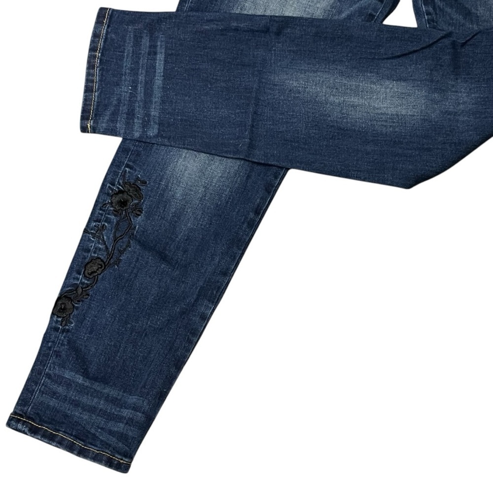 Kancan Midrise Embroidered Skinny Jeans Size 13/30 - Picture 4 of 7
